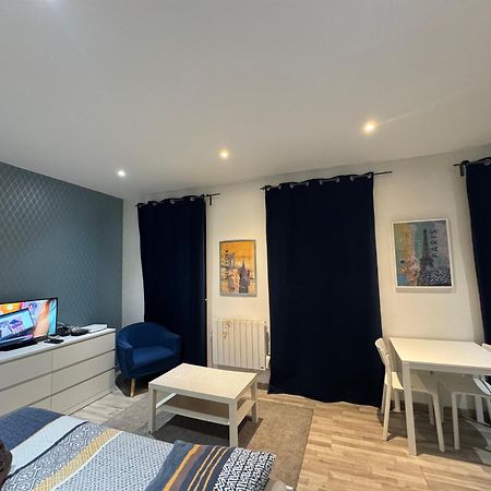 Appartement Proche Centre Ville, Gare Et Autoroute Melun Luaran gambar