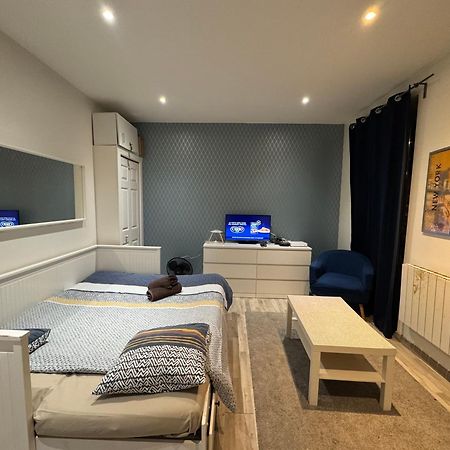 Appartement Proche Centre Ville, Gare Et Autoroute Melun Luaran gambar