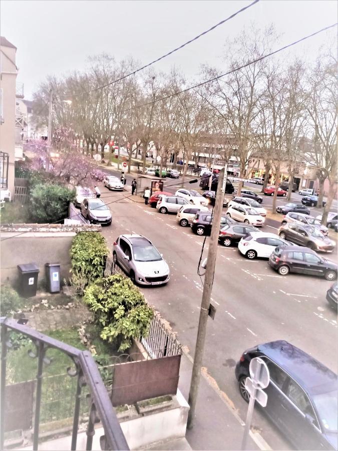 Appartement Proche Centre Ville, Gare Et Autoroute Melun Luaran gambar