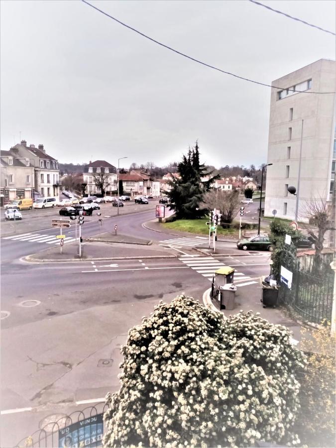 Appartement Proche Centre Ville, Gare Et Autoroute Melun Luaran gambar