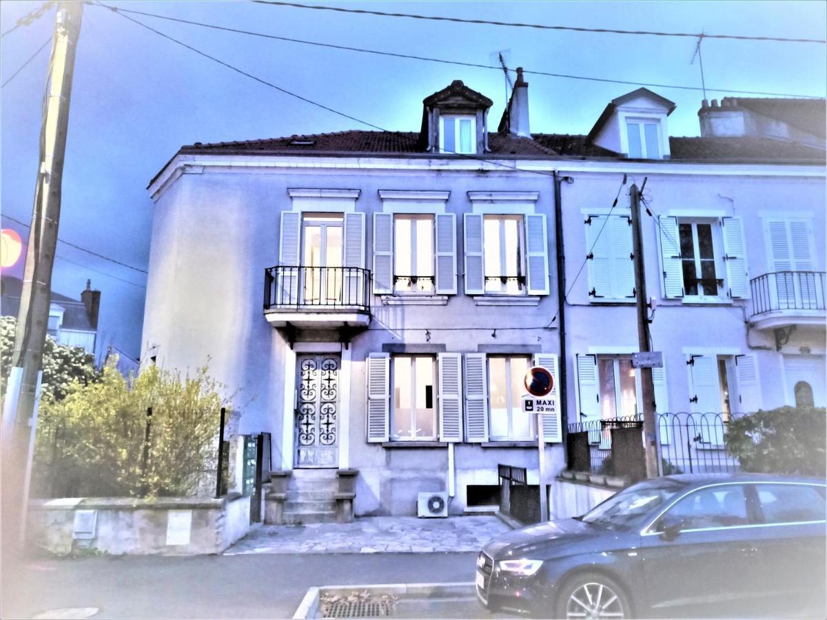 Appartement Proche Centre Ville, Gare Et Autoroute Melun Luaran gambar