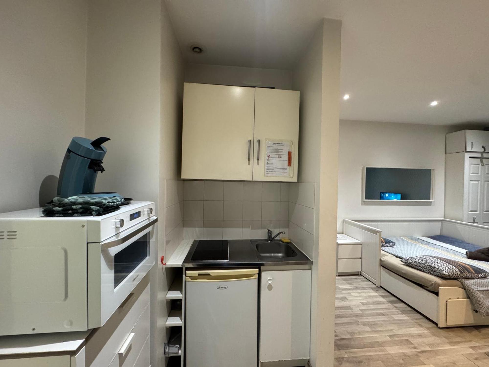 Appartement Proche Centre Ville, Gare Et Autoroute Melun Luaran gambar