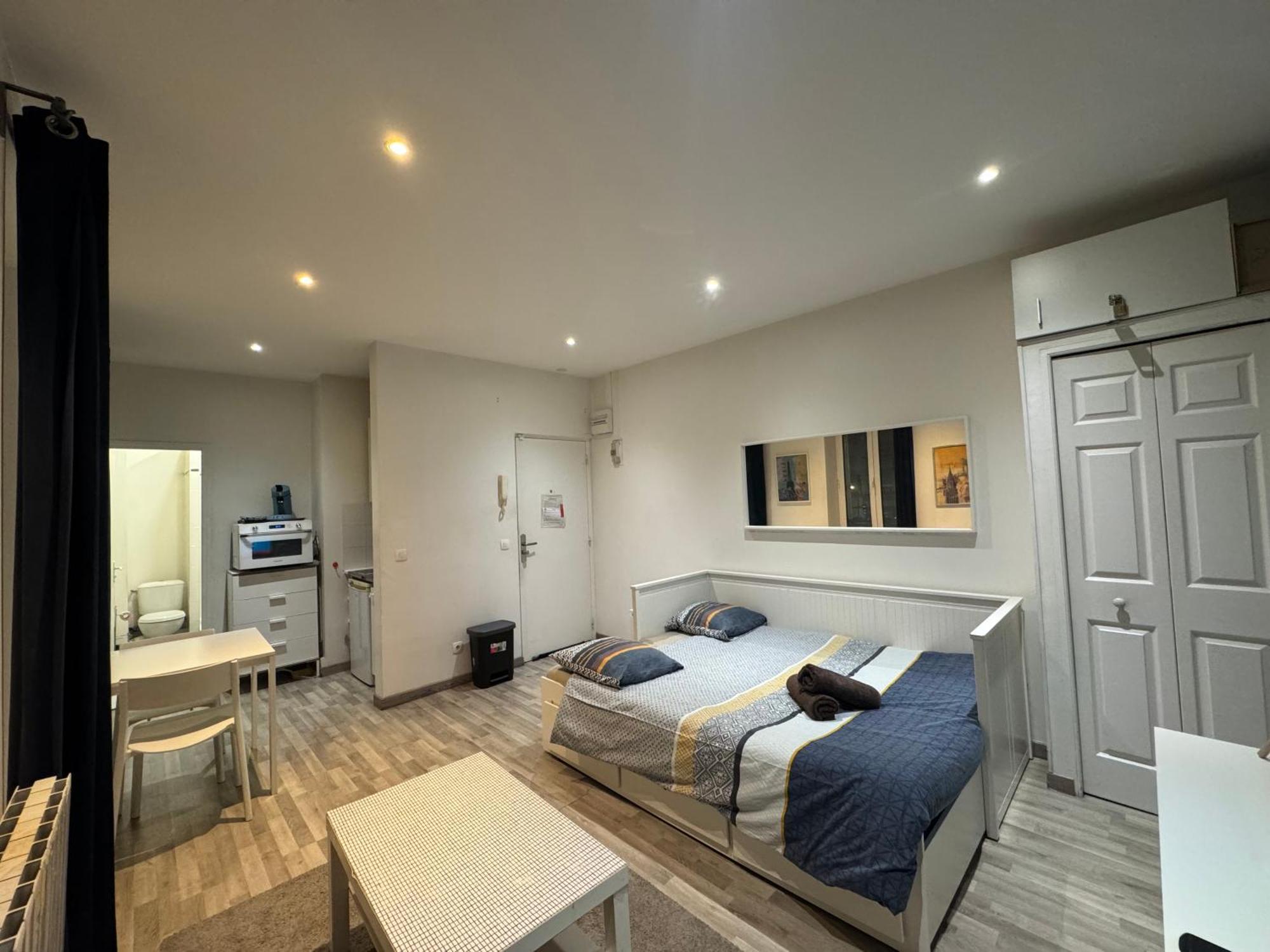 Appartement Proche Centre Ville, Gare Et Autoroute Melun Luaran gambar