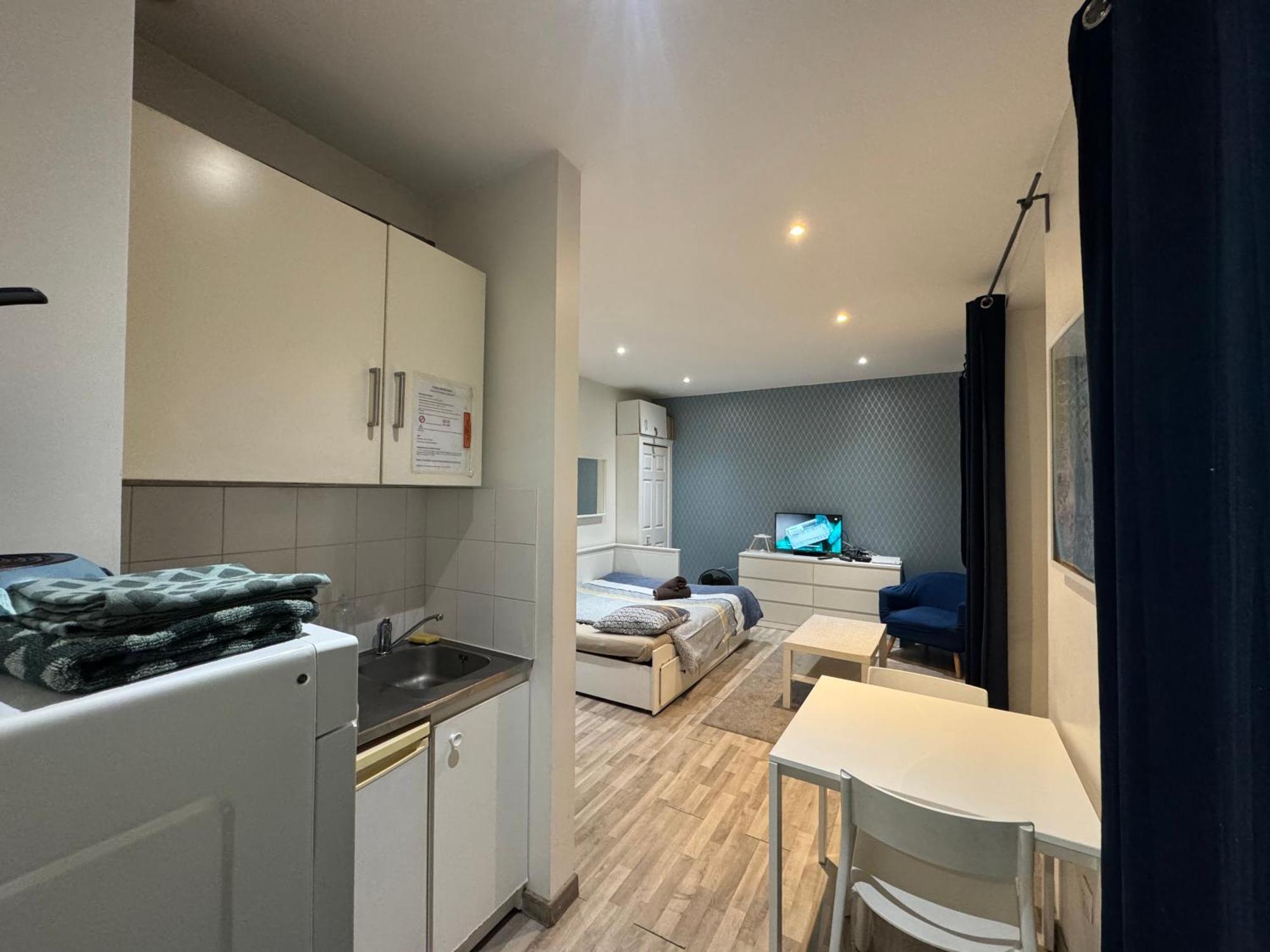 Appartement Proche Centre Ville, Gare Et Autoroute Melun Luaran gambar
