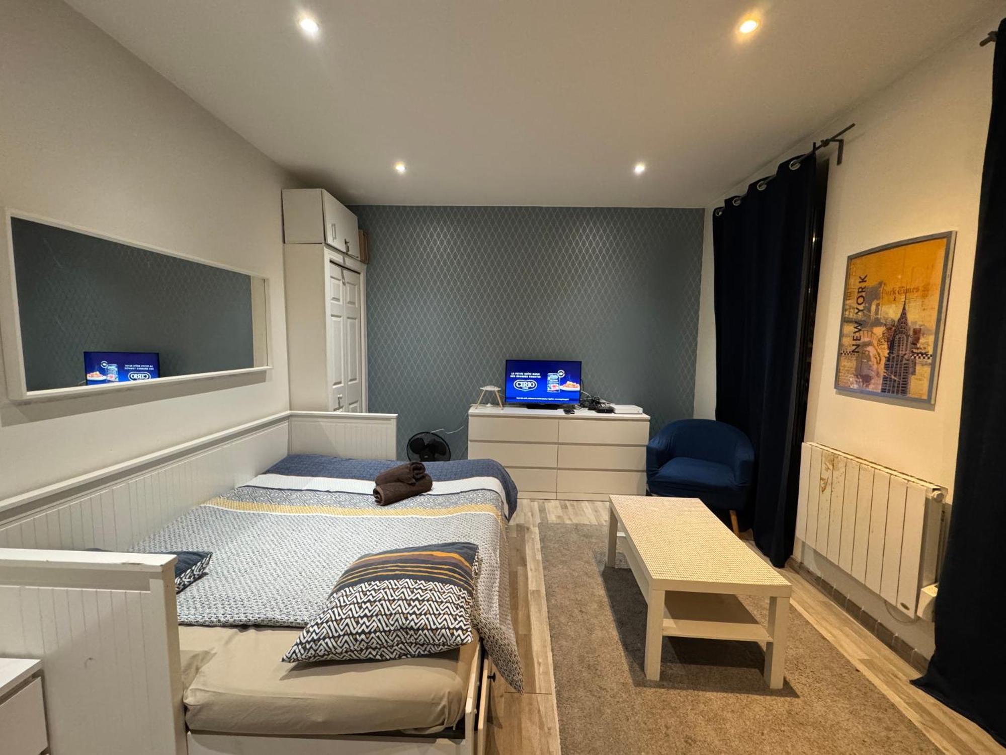 Appartement Proche Centre Ville, Gare Et Autoroute Melun Luaran gambar