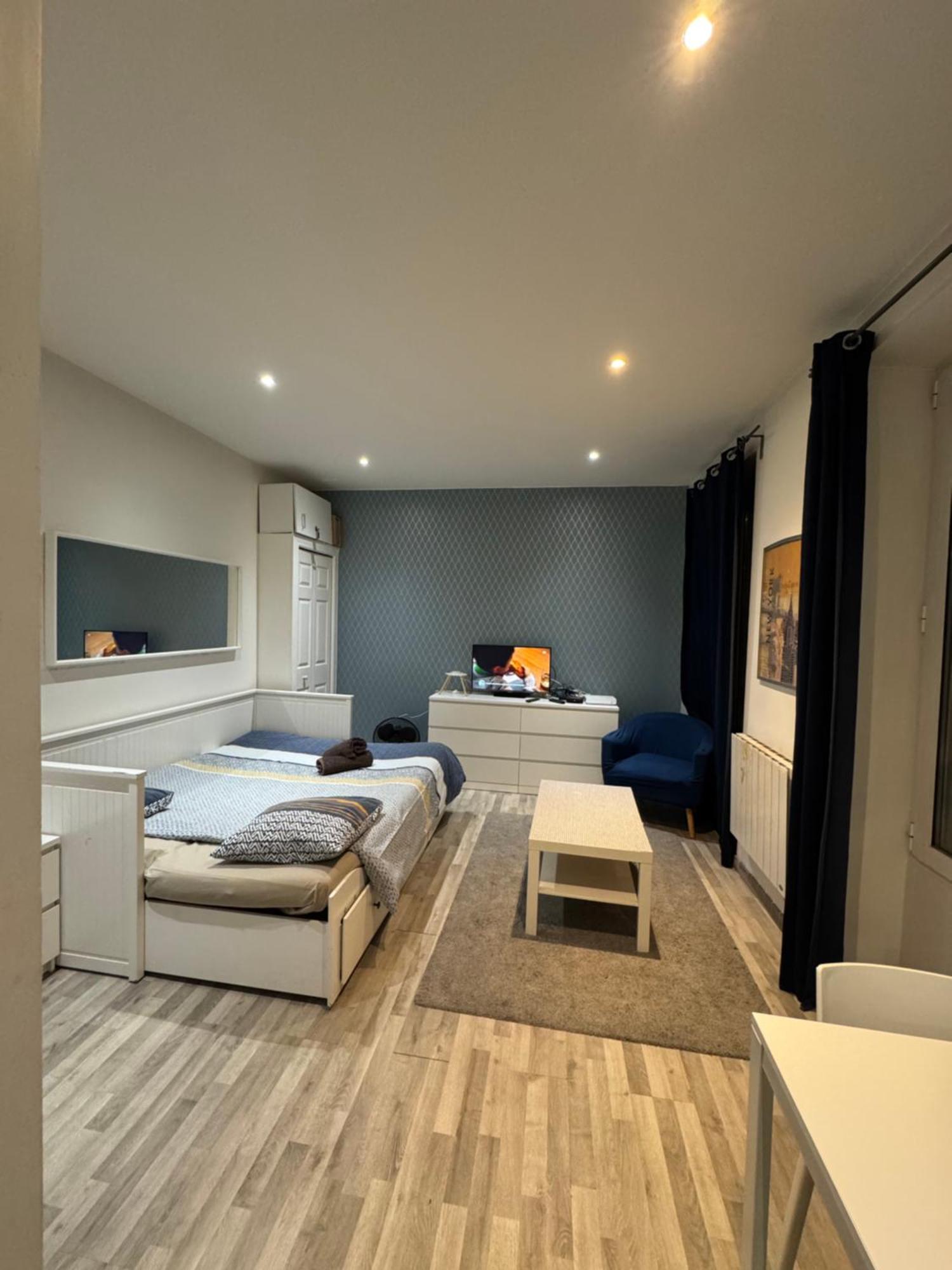 Appartement Proche Centre Ville, Gare Et Autoroute Melun Luaran gambar
